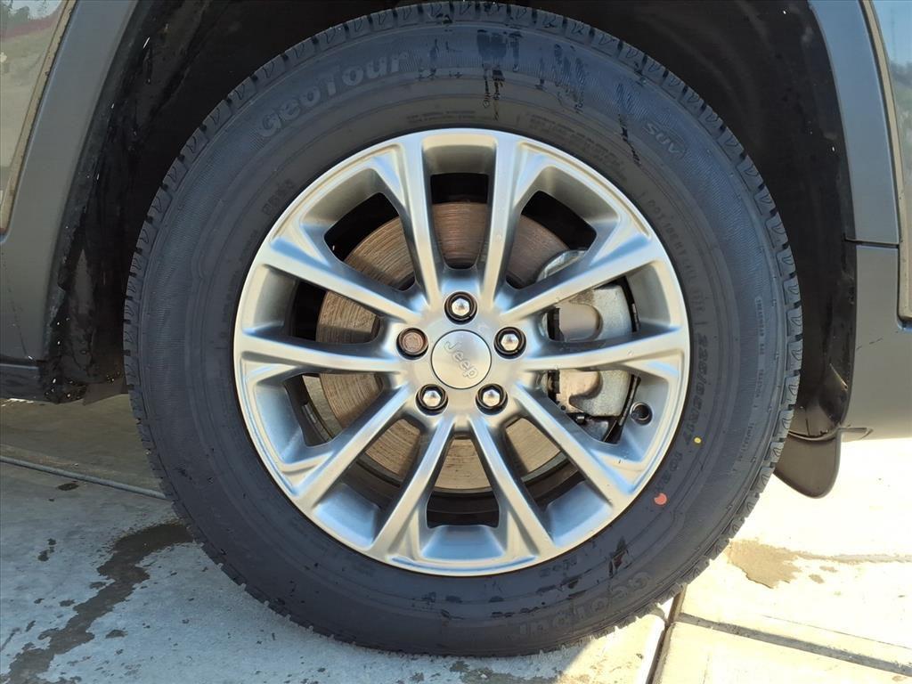 used 2019 Jeep Cherokee car, priced at $17,000