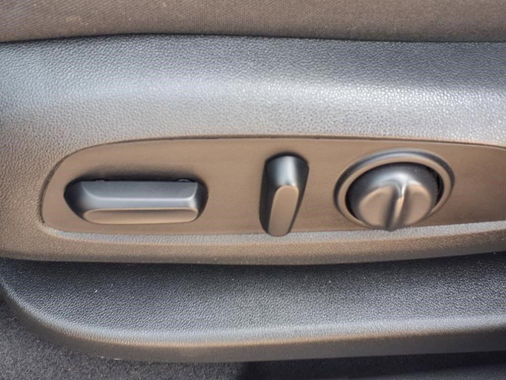 used 2021 Chevrolet Equinox car, priced at $19,000