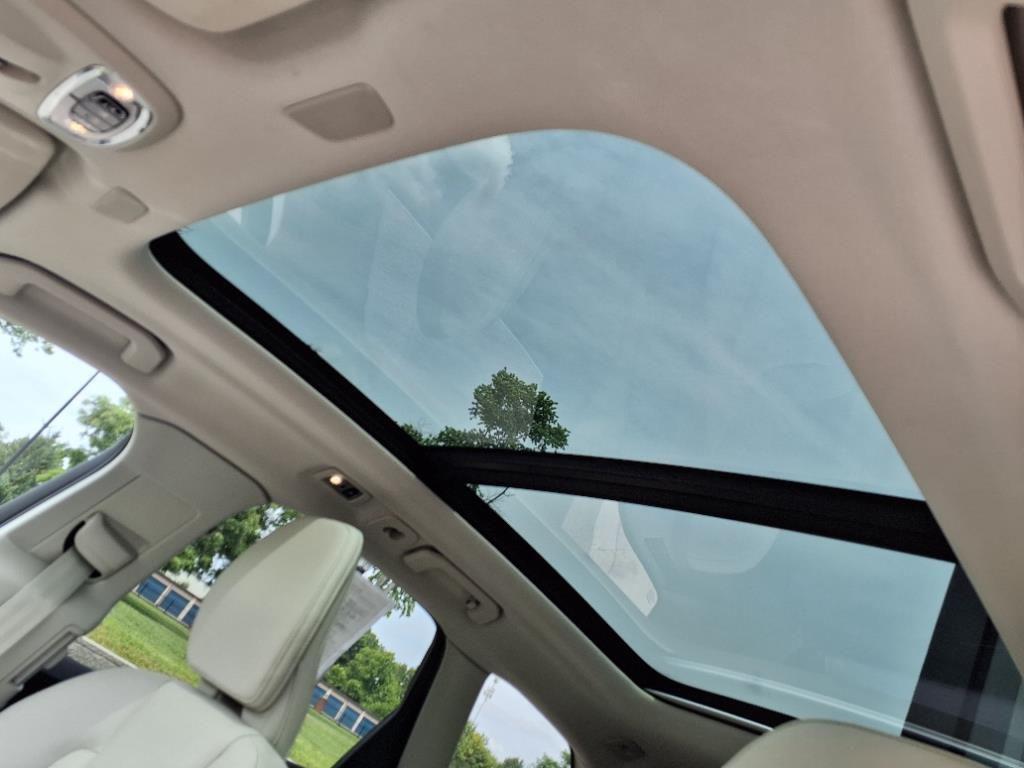 used 2021 Volvo XC60 car, priced at $23,875