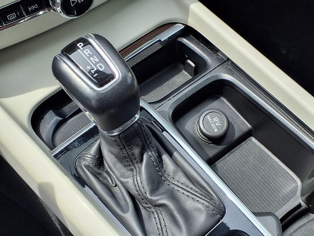 used 2021 Volvo XC60 car, priced at $23,875