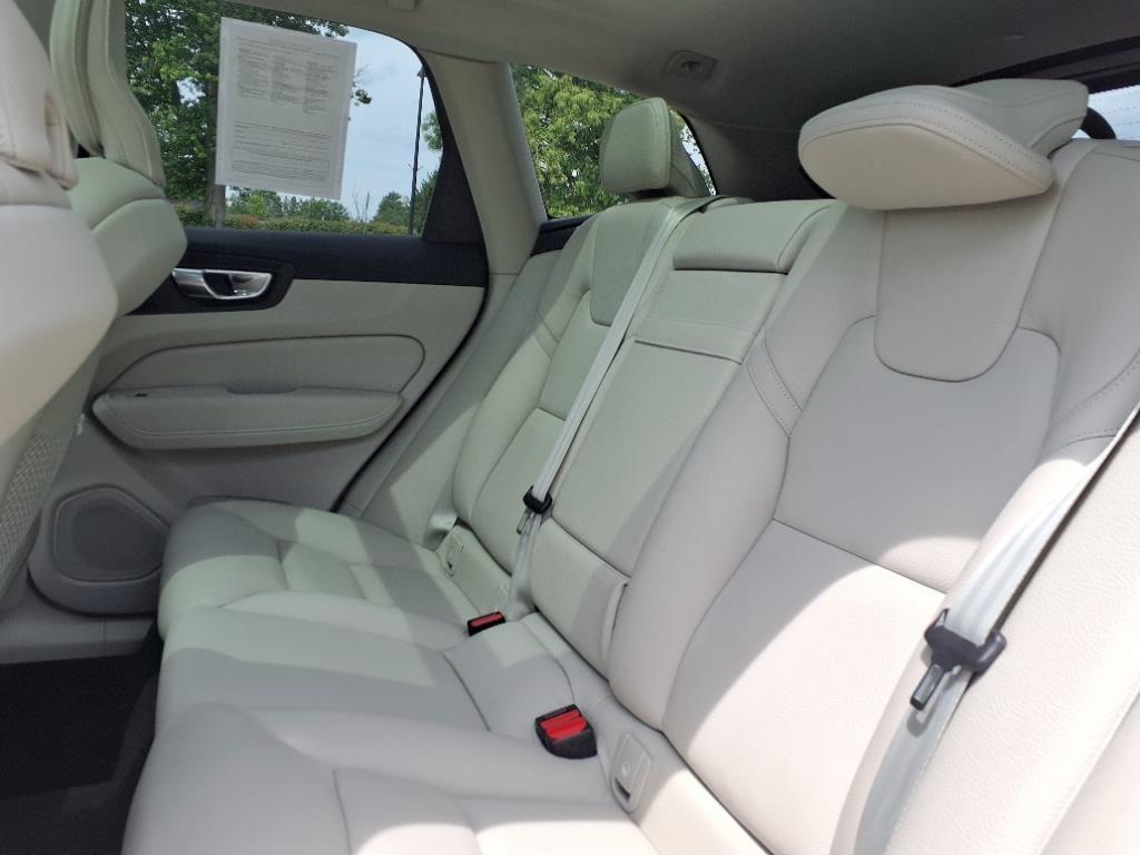 used 2021 Volvo XC60 car, priced at $23,875