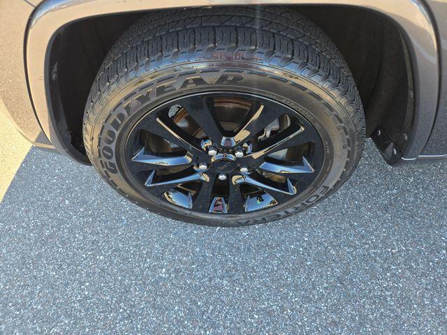 used 2017 Jeep Grand Cherokee car, priced at $15,490