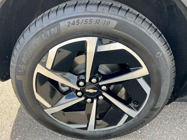 used 2025 Chevrolet Equinox EV car, priced at $25,990