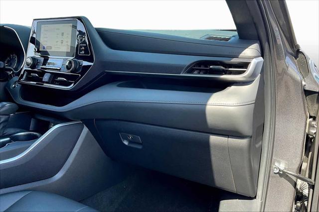 used 2023 Toyota Highlander car, priced at $38,500