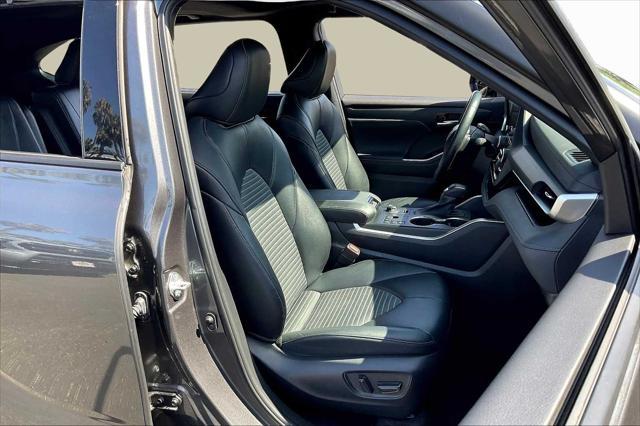 used 2023 Toyota Highlander car, priced at $38,500