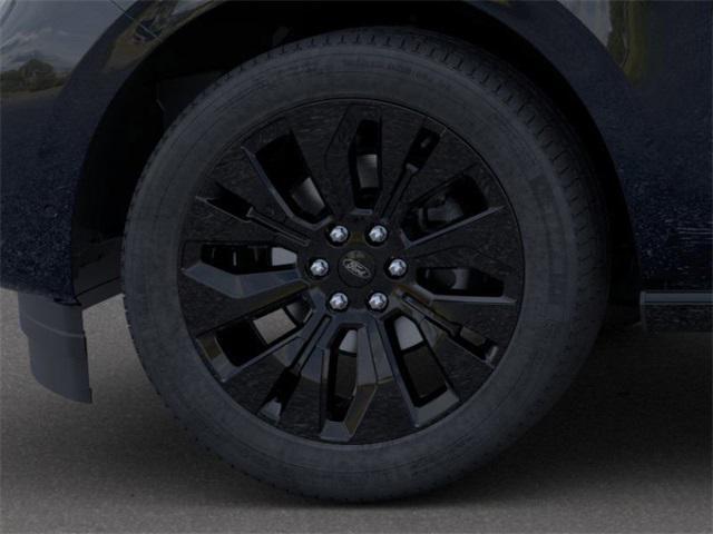 new 2025 Ford Expedition car, priced at $76,905