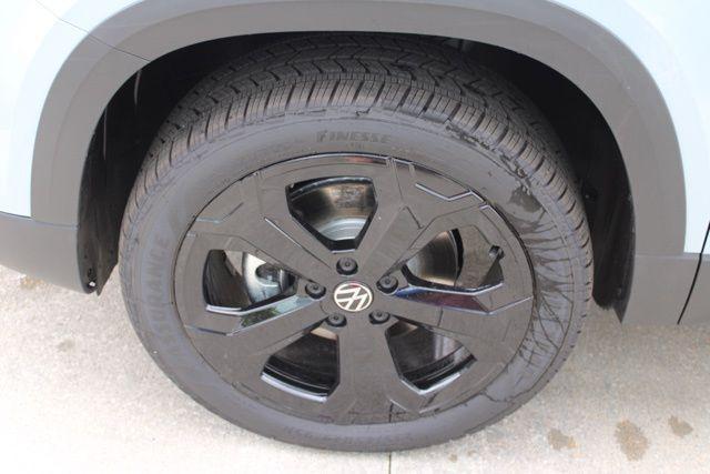 new 2025 Volkswagen Taos car, priced at $31,553