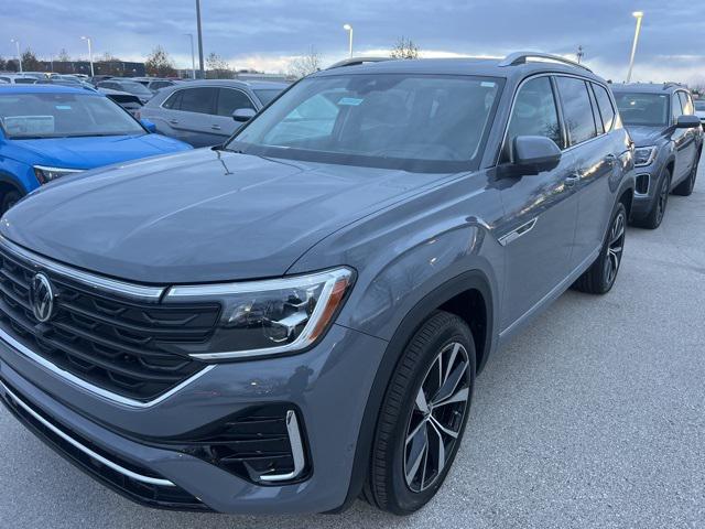 new 2025 Volkswagen Atlas car, priced at $53,182