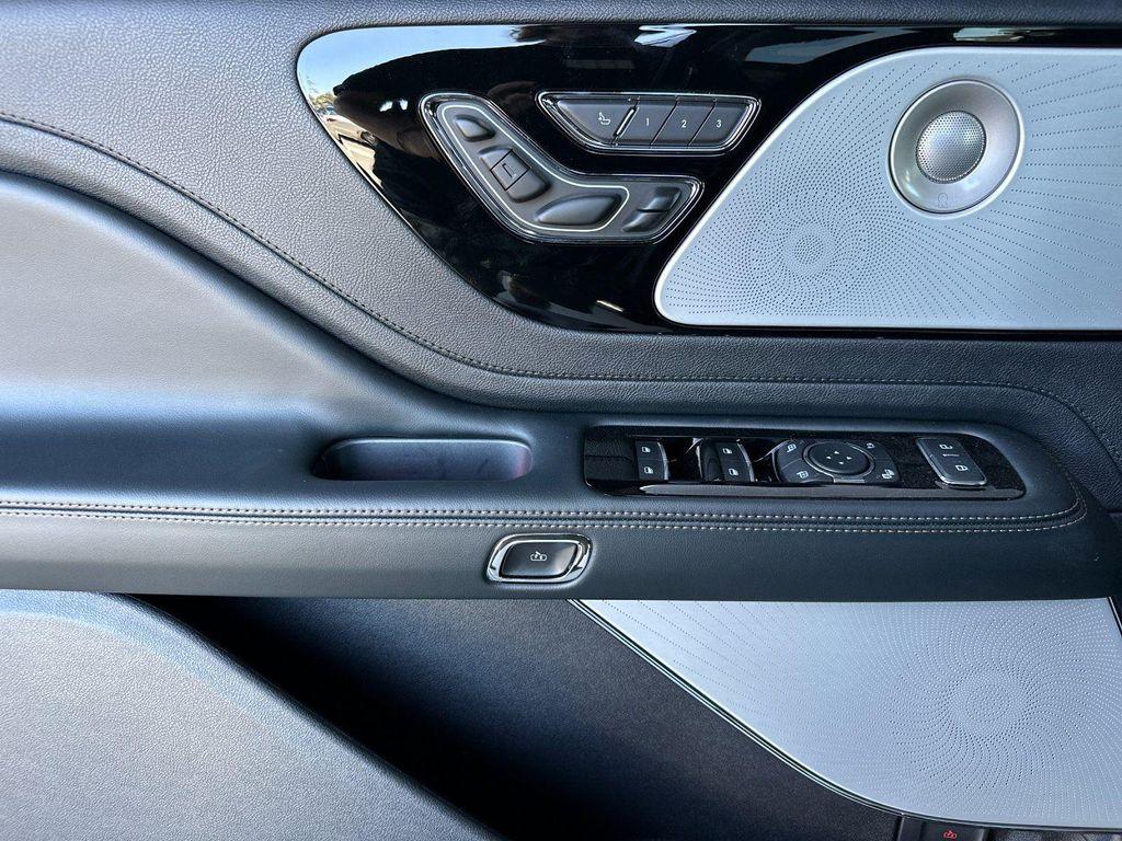 new 2025 Lincoln Aviator car, priced at $80,465