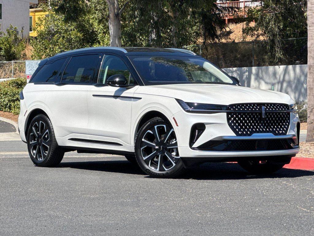 new 2025 Lincoln Nautilus car, priced at $68,275