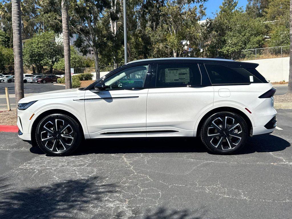 new 2025 Lincoln Nautilus car, priced at $68,275