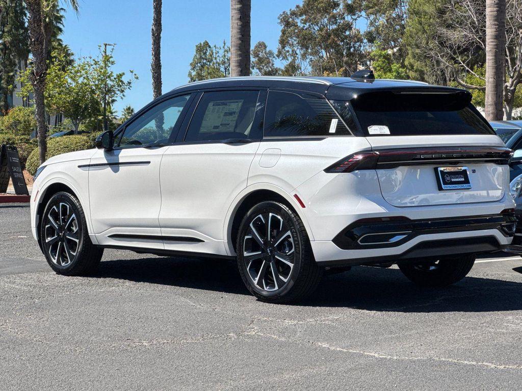 new 2025 Lincoln Nautilus car, priced at $68,275