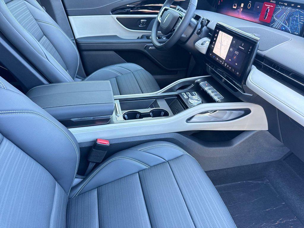 new 2025 Lincoln Nautilus car, priced at $68,275