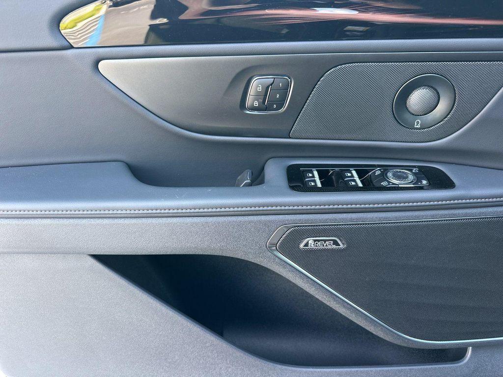 new 2025 Lincoln Nautilus car, priced at $68,525