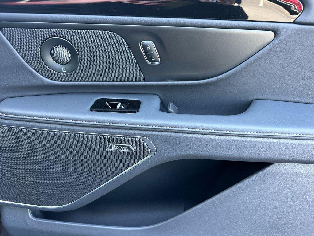 new 2025 Lincoln Nautilus car, priced at $68,525