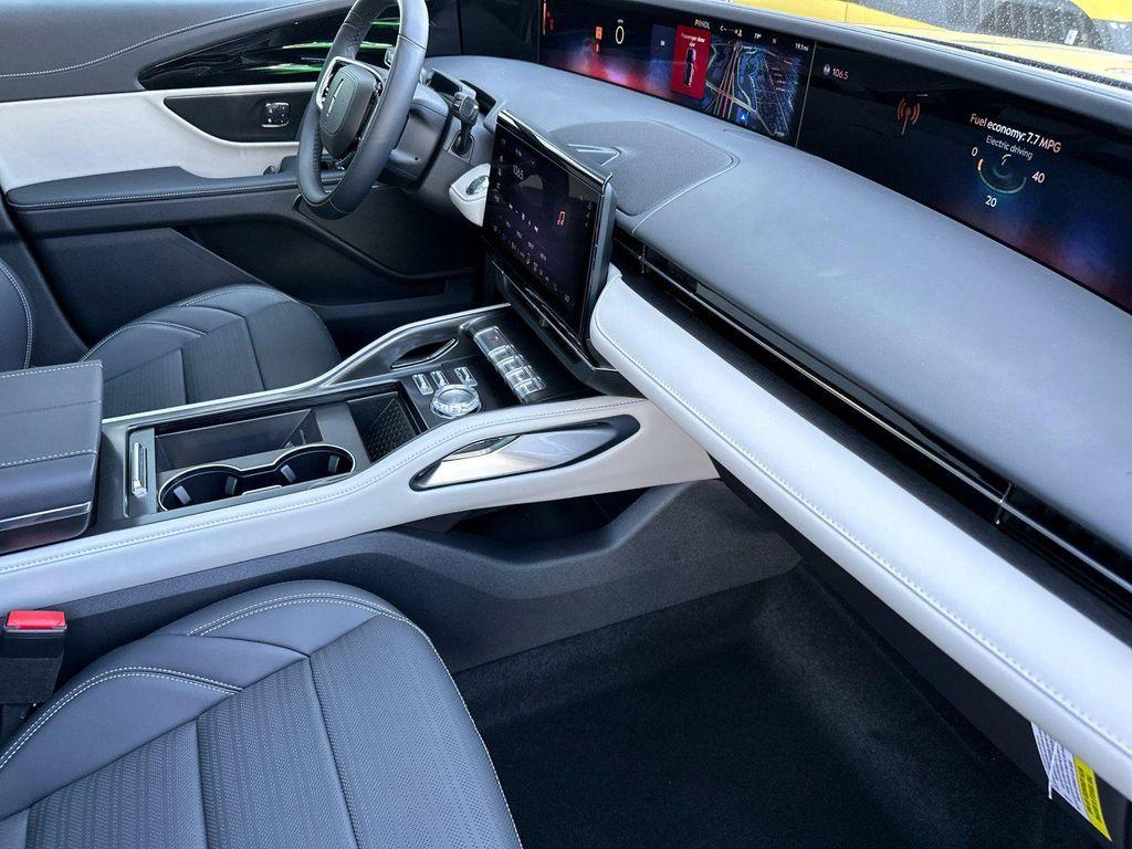 new 2025 Lincoln Nautilus car, priced at $65,205