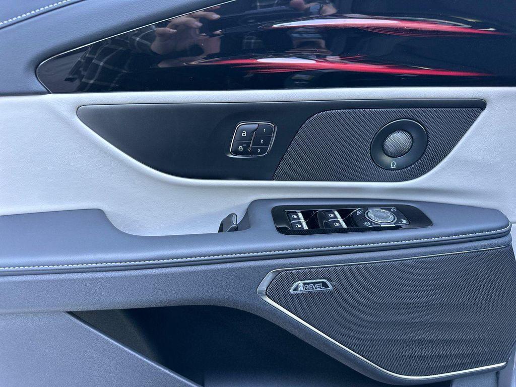 new 2025 Lincoln Nautilus car, priced at $65,205