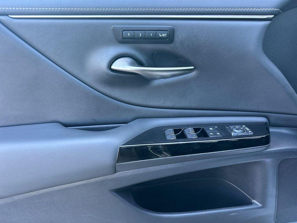 used 2022 Lexus ES 350 car, priced at $33,690