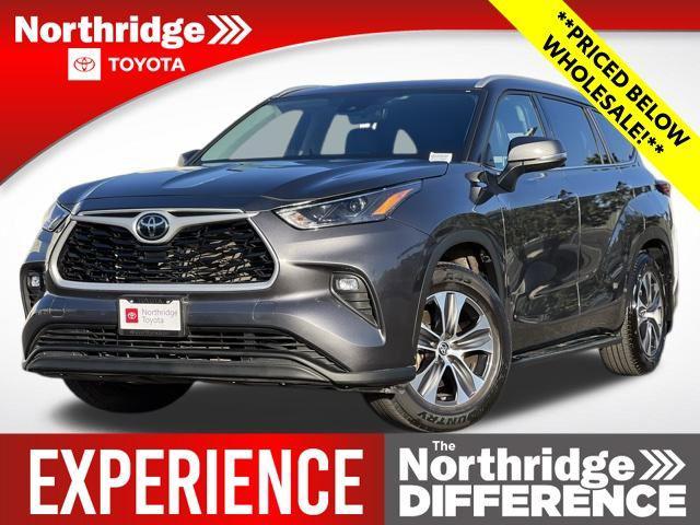 used 2022 Toyota Highlander car, priced at $33,495