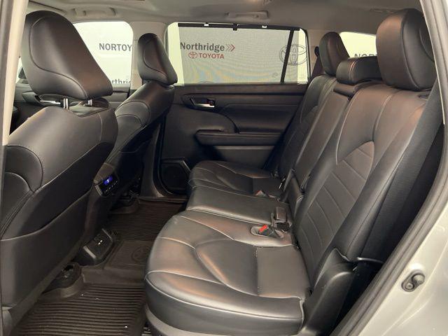 used 2021 Toyota Highlander car, priced at $38,771