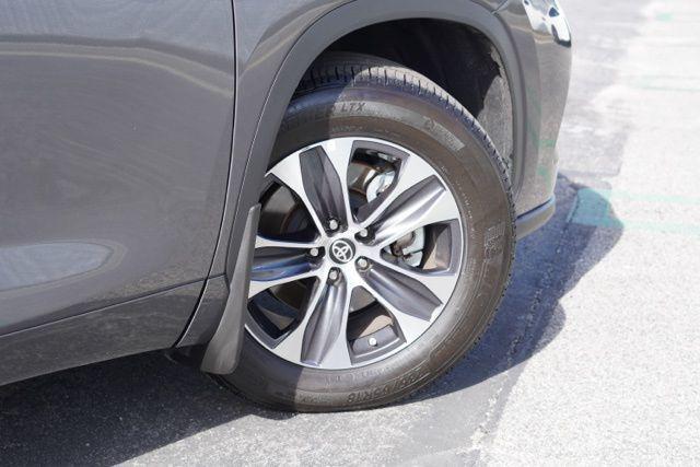 used 2024 Toyota Highlander car, priced at $42,550