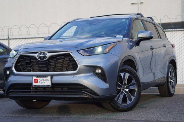used 2024 Toyota Highlander car, priced at $40,490