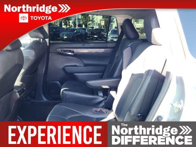 used 2021 Toyota Highlander Hybrid car, priced at $34,555