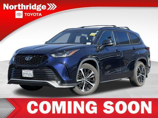 used 2022 Toyota Highlander car, priced at $38,395