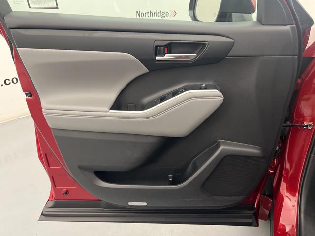 used 2022 Toyota Highlander Hybrid car, priced at $35,350