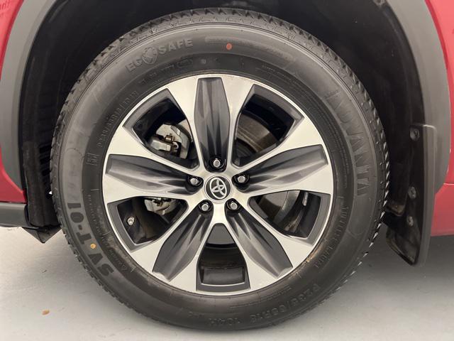 used 2022 Toyota Highlander Hybrid car, priced at $35,350