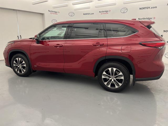 used 2022 Toyota Highlander Hybrid car, priced at $35,350