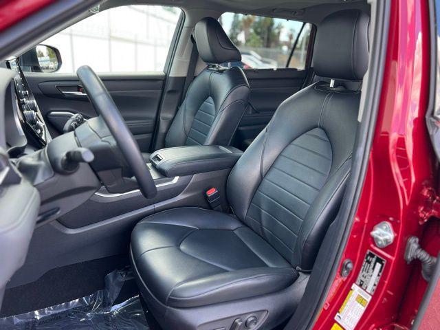 used 2022 Toyota Highlander Hybrid car, priced at $39,355