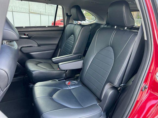used 2022 Toyota Highlander Hybrid car, priced at $39,355