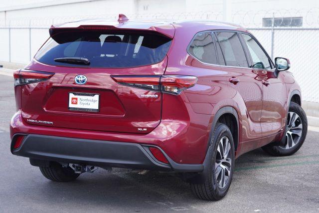 used 2022 Toyota Highlander Hybrid car, priced at $39,355