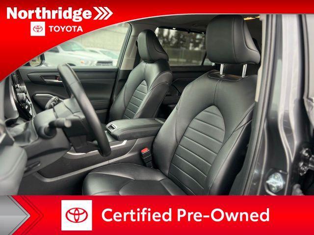 used 2024 Toyota Highlander car, priced at $44,000