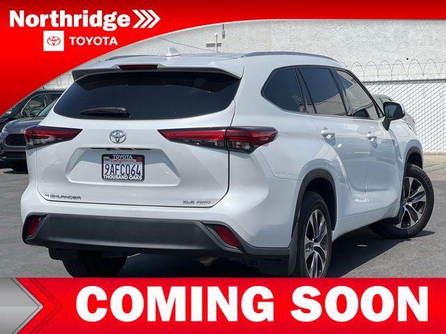 used 2022 Toyota Highlander car, priced at $37,990