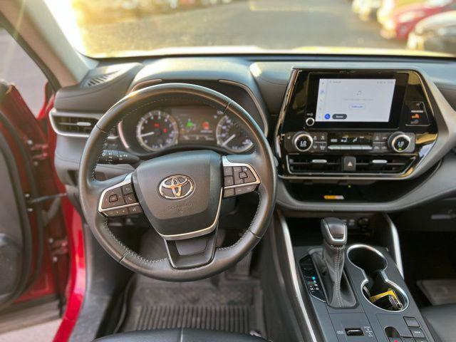 used 2023 Toyota Highlander car, priced at $38,995