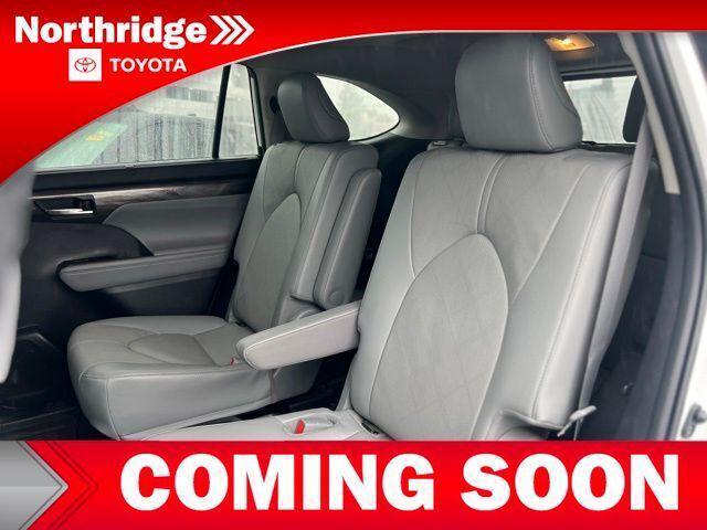 used 2022 Toyota Highlander car, priced at $46,995