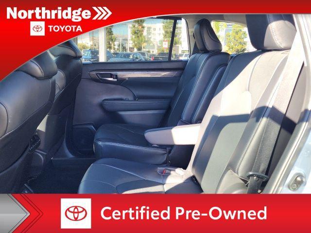 used 2022 Toyota Highlander car, priced at $39,235