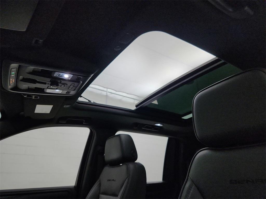 used 2022 GMC Yukon XL car, priced at $58,998