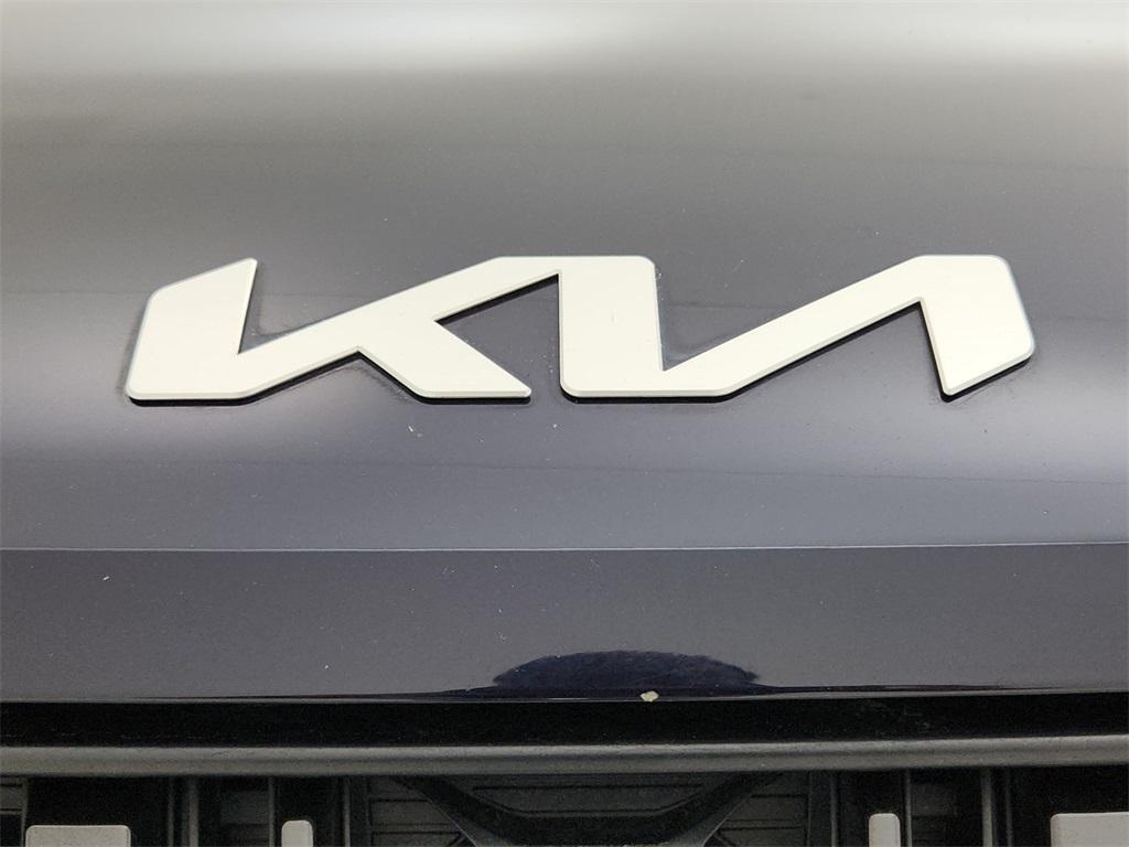 used 2022 Kia Carnival car, priced at $27,500