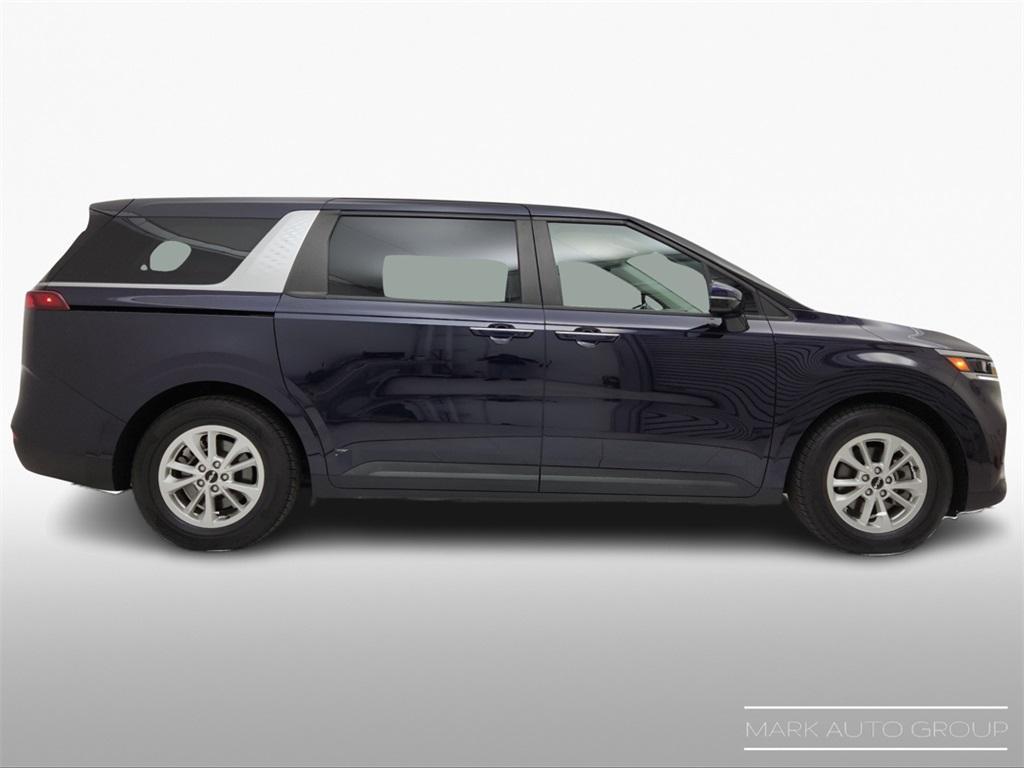 used 2022 Kia Carnival car, priced at $27,500