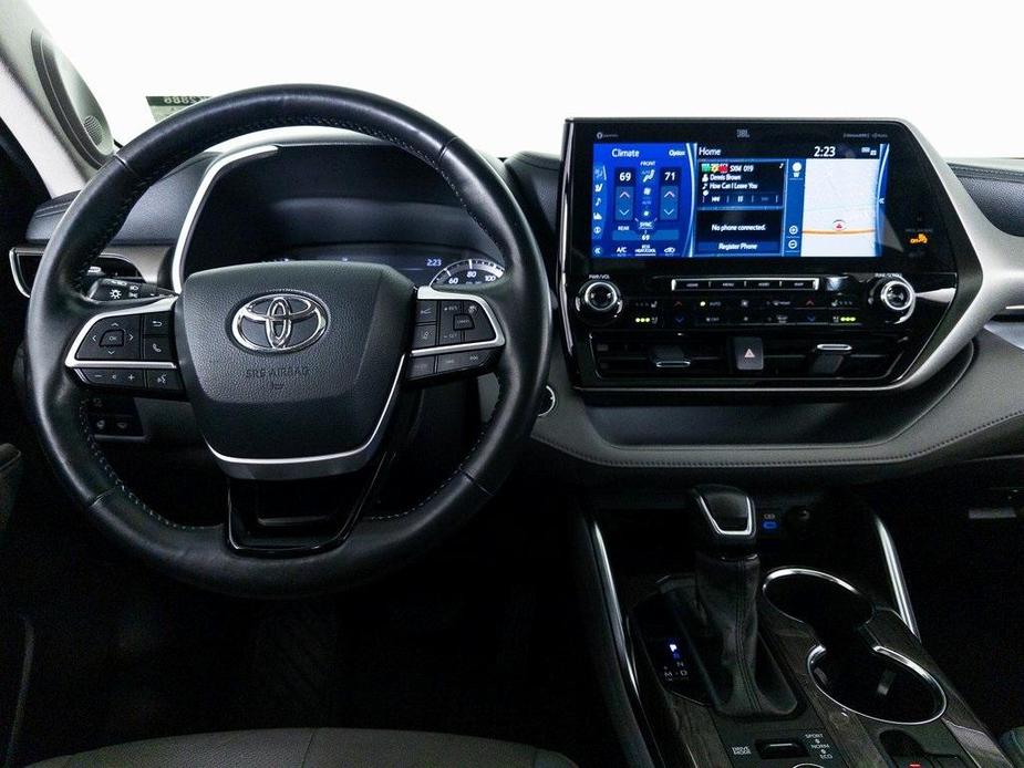 used 2022 Toyota Highlander car, priced at $35,972