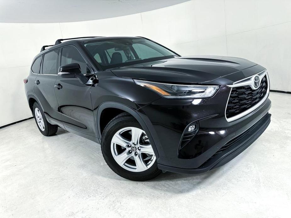 used 2021 Toyota Highlander car, priced at $27,999