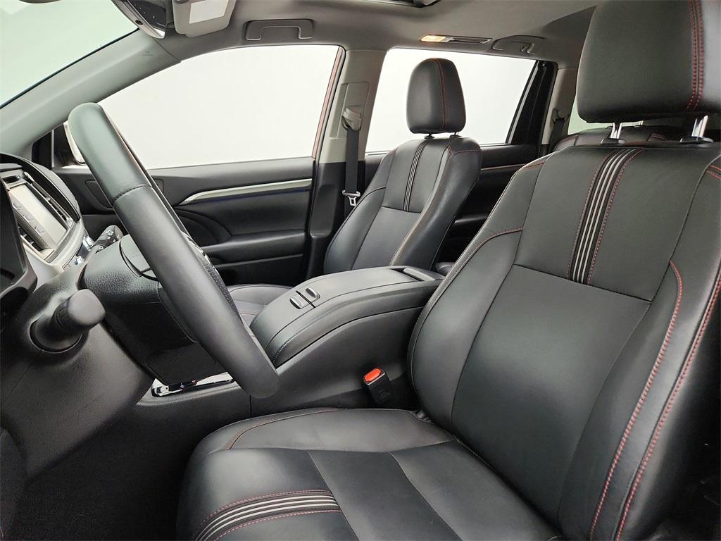 used 2019 Toyota Highlander car, priced at $29,627