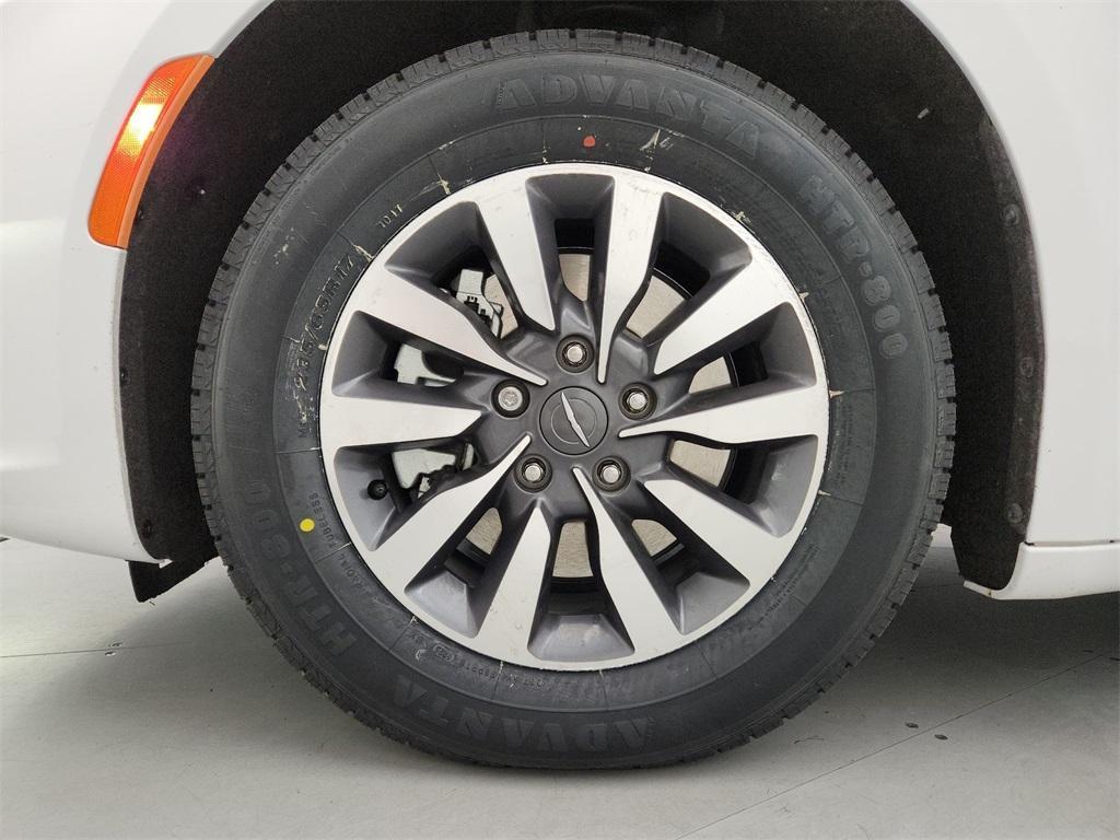 used 2023 Chrysler Pacifica Hybrid car, priced at $27,993