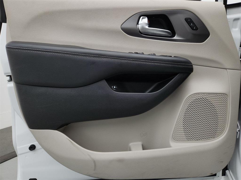 used 2023 Chrysler Pacifica Hybrid car, priced at $27,993