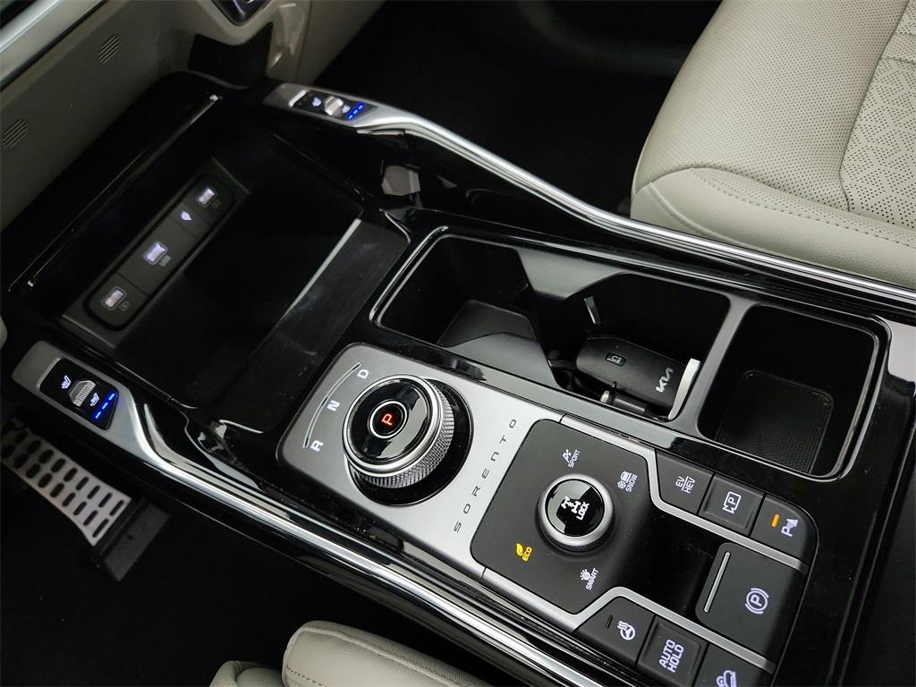 used 2023 Kia Sorento Plug-In Hybrid car, priced at $34,593