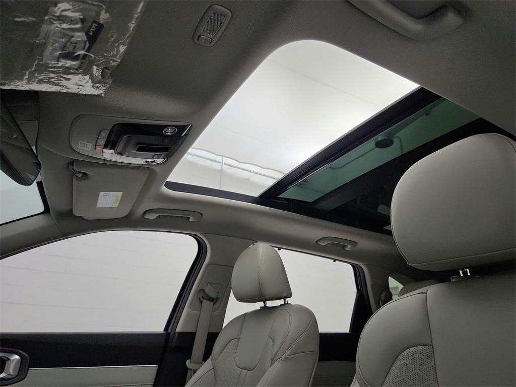 used 2023 Kia Sorento Plug-In Hybrid car, priced at $34,593
