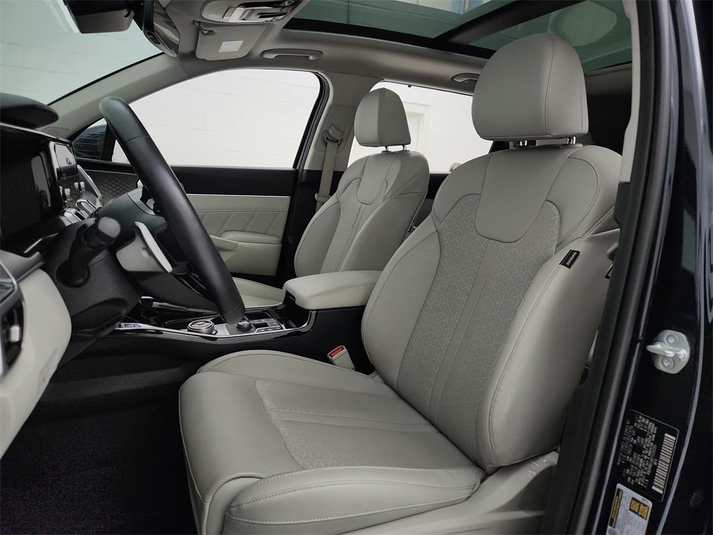 used 2023 Kia Sorento Plug-In Hybrid car, priced at $34,593